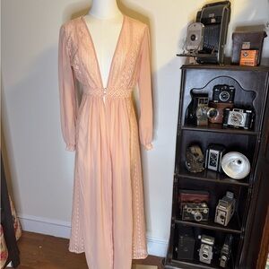 Forever 21 Pink lightweight  Lace and chiffon duster coverup